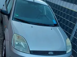 Grau Gebraucht 2004 Ford Fiesta Kleinwagen | 1.499 € (Fairer Preis)