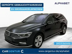 Deep black perleffekt (metallic) Gebraucht 2023 VW Passat Elegance Kombi | 26.190 € (Guter Preis)
