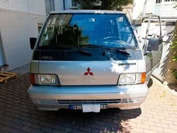 Grau Gebraucht 1988 Mitsubishi L300 Van / Kleinbus | 18.500 €