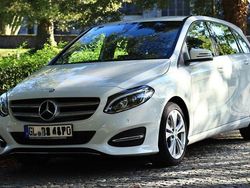 Weiß Gebraucht 2016 Mercedes B180 Edition Van / Kleinbus | 14.250 € (Fairer Preis)
