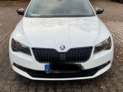 Weiß Gebraucht 2017 Skoda Superb SportLine Kombi | 20.999 € (Fairer Preis)