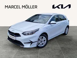 Weiß Neu 2025 Kia Ceed Comfort Limousine | 24.980 € (Fairer Preis)