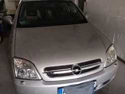 Silber Gebraucht 2002 Opel Vectra Limousine | 4.999 €