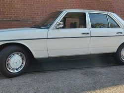 Weiß Gebraucht 1976 Mercedes 230 Limousine | 11.500 €