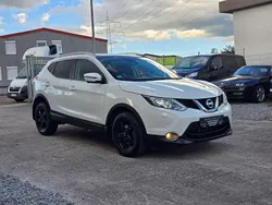 Weiß Gebraucht 2016 Nissan Qashqai Visia SUV | 12.890 € (Fairer Preis)