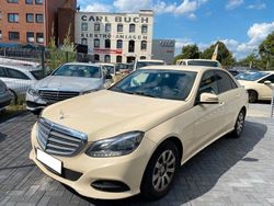 Beige Gebraucht 2016 Mercedes E200 Van / Kleinbus | 4.550 €