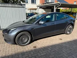 Grau Gebraucht 2022 Tesla Model 3 Long Range Limousine | 28.900 € (Guter Preis)