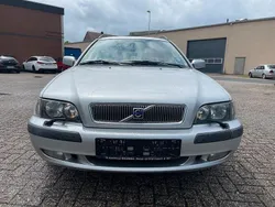 Silber Gebraucht 2002 Volvo V40 Comfort Kombi | 1.490 € (Fairer Preis)