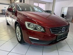 Rot Gebraucht 2015 Volvo V60 Momentum Kombi | 14.100 € (Guter Preis)
