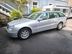 Silber Gebraucht 2005 Mercedes 220 Kombi | 7.200 €