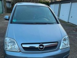 Grau Gebraucht 2007 Opel Meriva Van / Kleinbus | 2.300 € (Fairer Preis)