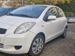 Weiß Gebraucht 2007 Toyota Yaris Cool Limousine | 3.000 € (Guter Preis)