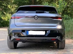 Grau Gebraucht 2023 Renault Mégane Techno Limousine | 26.500 € (Guter Preis)