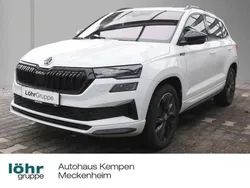 Moonweiss metallic Gebraucht 2024 Skoda Karoq SportLine SUV | 35.430 € (Guter Preis)