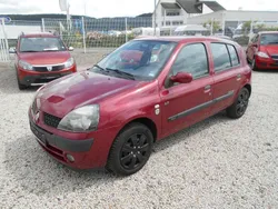 Rot (metallic) Gebraucht 2003 Renault Clio II Limousine | 2.200 € (Fairer Preis)