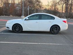 Weiß Gebraucht 2010 Opel Insignia Limousine | 4.200 € (Fairer Preis)
