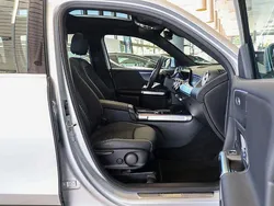 Silber / iridiumsilber (metallic) Gebraucht 2024 Mercedes GLB220 Advanced Plus SUV | 48.206 €