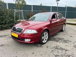 Rot Gebraucht 2006 Skoda Octavia Limousine | 1.650 € (Superpreis)