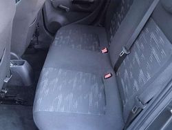 Grau Gebraucht 2011 Opel Corsa Limousine | 3.750 € (Fairer Preis)