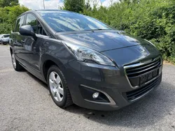 Grau Gebraucht 2014 Peugeot 5008 Business-Line Van / Kleinbus | 5.900 € (Guter Preis)