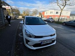 Weiß Gebraucht 2023 Kia Rio Vision Limousine | 19.500 € (Etwas zu teuer)