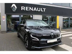 Black pearl schwarz (metallic) Gebraucht 2023 Renault Mégane Evolution Limousine | 28.990 € (Fairer Preis)