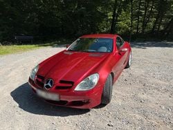 Rot Gebraucht 2004 Mercedes SLK350 Cabrio | 10.800 € (Etwas zu teuer)