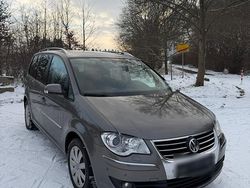 Grau Gebraucht 2007 VW Touran Highline Van / Kleinbus | 3.999 € (Teuer)