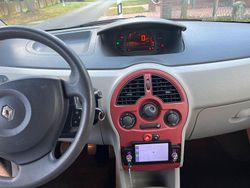 Schwarz Gebraucht 2005 Renault Modus Van / Kleinbus | 1.300 € (Fairer Preis)