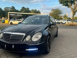 Schwarz Gebraucht 2006 Mercedes E320 Avantgarde Limousine | 3.450 €