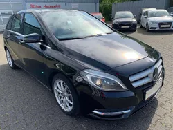 Panther schwarz Gebraucht 2012 Mercedes B200 Edition Van / Kleinbus | 7.750 € (Fairer Preis)