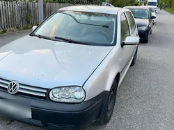 Silber Gebraucht 2002 VW Golf IV Kleinwagen | 700 € (Guter Preis)