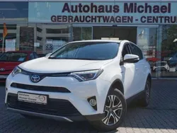 Weiß Gebraucht 2018 Toyota RAV4 Hybrid Team SUV | 23.990 € (Guter Preis)
