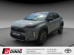 Urban khaki, dach schwarz Gebraucht 2024 Toyota Yaris Hybrid Edition SUV | 38.885 €