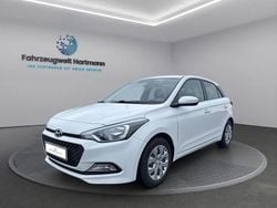 Weiß Gebraucht 2017 Hyundai i20 Limousine | 7.890 € (Guter Preis)