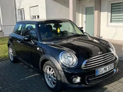 Schwarz Gebraucht 2012 Mini Cooper Kleinwagen | 6.800 € (Etwas zu teuer)