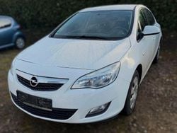 Weiß Gebraucht 2011 Opel Astra Limousine | 2.999 € (Guter Preis)