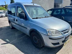 Aeroblau mi2 Gebraucht 2005 Opel Combo Edition Van / Kleinbus | 2.999 € (Teuer)