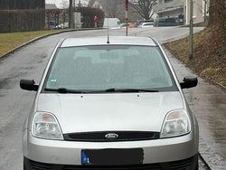 Silber Gebraucht 2004 Ford Fiesta Kleinwagen | 3.700 €