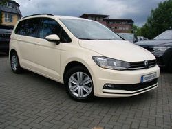 Gelb Gebraucht 2024 VW Touran Van / Kleinbus | 34.980 € (Fairer Preis)