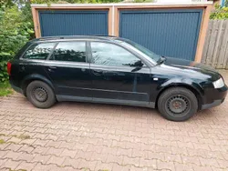 Schwarz Gebraucht 2003 Audi A4 Kombi | 600 € (Etwas zu teuer)