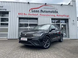 Deep black perleffekt (metallic) Gebraucht 2022 VW Tiguan Allspace Life SUV | 23.490 € (Guter Preis)