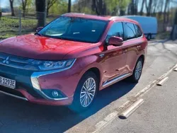 Rot Gebraucht 2016 Mitsubishi Outlander P-HEV Plus SUV | 17.900 € (Etwas zu teuer)
