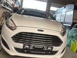 Weiß Gebraucht 2013 Ford Fiesta Champions Edition Kleinwagen | 4.800 € (Fairer Preis)