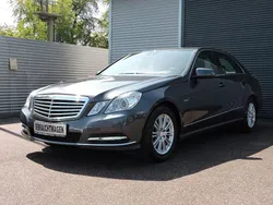 Grau Gebraucht 2011 Mercedes E200 Elegance Limousine | 11.999 € (Fairer Preis)