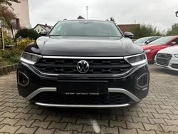 Deep black perleffekt Gebraucht 2024 VW T-Roc Edition SUV | 29.300 € (Guter Preis)