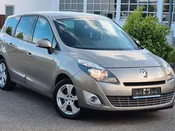 Braun Gebraucht 2010 Renault Scénic III Van / Kleinbus | 8.900 € (Etwas zu teuer)