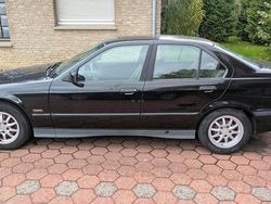 Schwarz Gebraucht 1996 BMW 316 Basis Limousine | 2.100 €