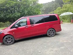 Rot Gebraucht 2022 Mercedes Vito Van / Kleinbus | 35.750 € (Teuer)