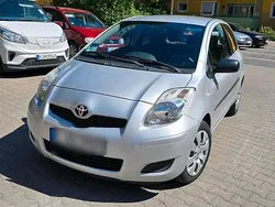Grau Gebraucht 2010 Toyota Yaris Kleinwagen | 3.300 € (Guter Preis)